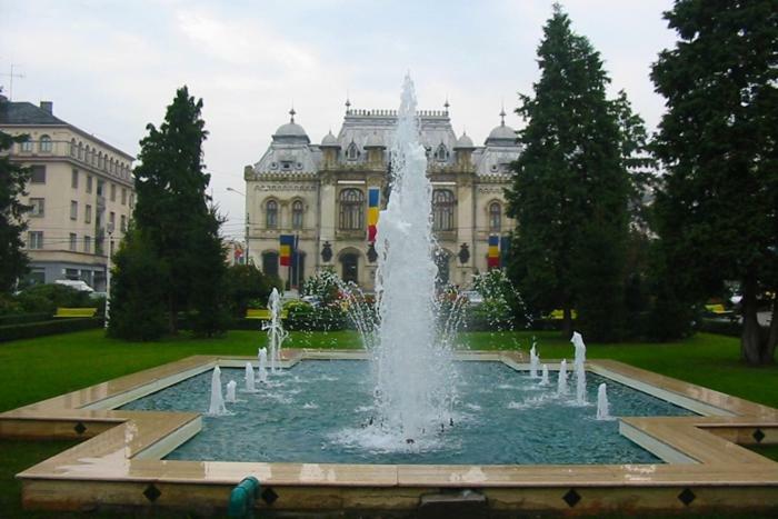Galla Old Town Center Craiova Buitenkant foto